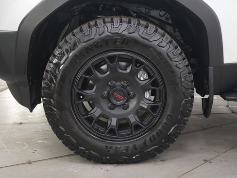 Used 2025 Toyota Land Cruiser image 32