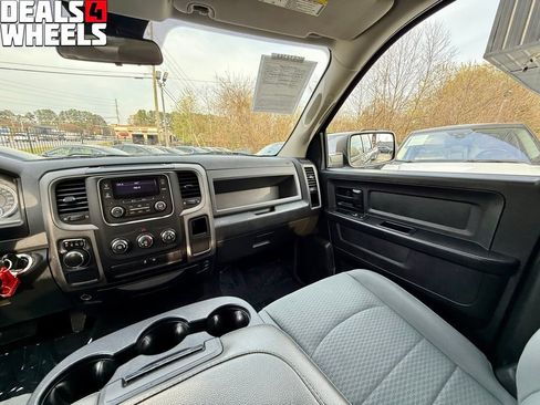 Used 2017 RAM 1500 Express RWD image 18