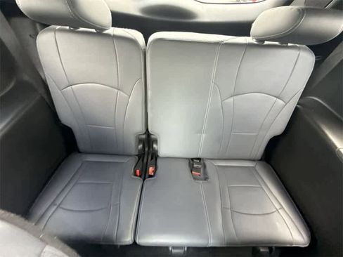 Used 2023 Buick Enclave Essence image 21