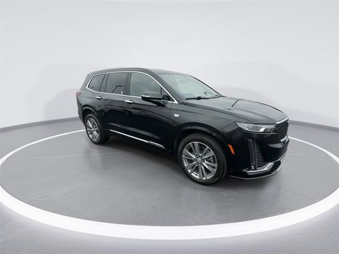 Used 2023 Cadillac XT6 Premium Luxury image 2