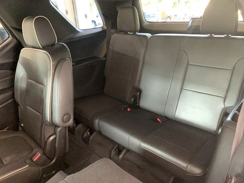 Used 2023 Chevrolet Traverse Premier FWD image 17