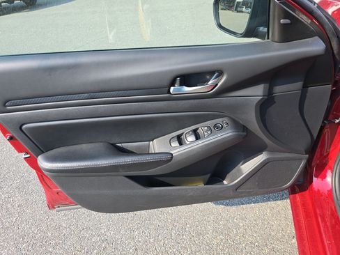 Used 2025 Nissan Altima 2.5 SV FWD image 16