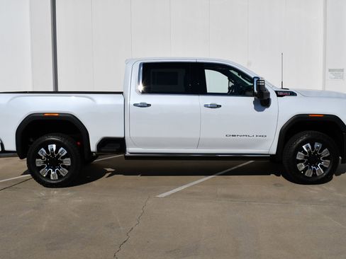 New 2026 GMC Sierra 2500 Denali w/ Denali Reserve Package image 5