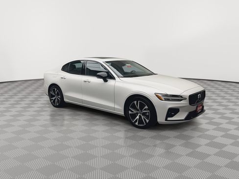 Used 2024 Volvo S60 B5 Plus image 33