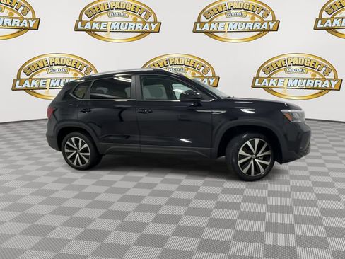 Used 2023 Volkswagen Taos SE FWD image 4