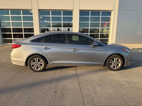 Used 2016 Hyundai Sonata SE image 2