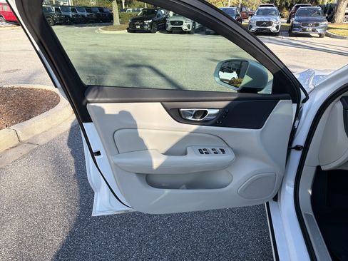 Used 2020 Volvo S60 T5 Momentum w/ Protection Package Premier image 14