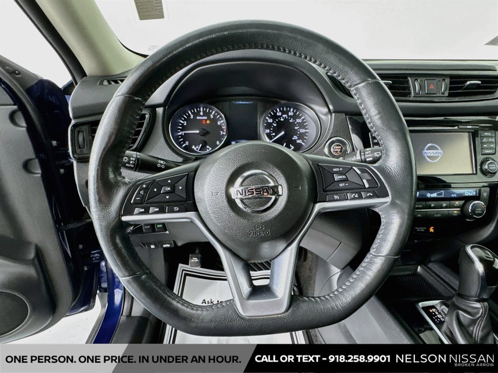 Certified 2017 Nissan Rogue SV w/ SV Premium Package FWD image 11