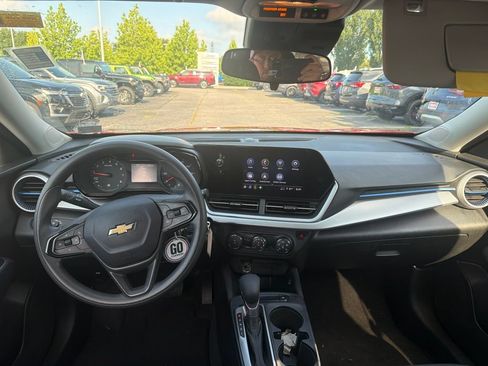 Used 2024 Chevrolet Trax LS w/ Driver Confidence Package FWD image 8