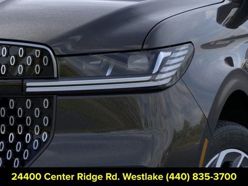 New 2025 Lincoln Navigator Reserve image 18