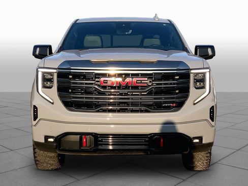 Used 2024 GMC Sierra 1500 AT4 w/ Technology Package AWD/4WD image 4