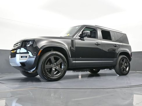 Used 2025 Land Rover Defender 110 S image 70