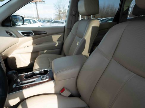 Used 2018 Nissan Pathfinder Platinum image 10