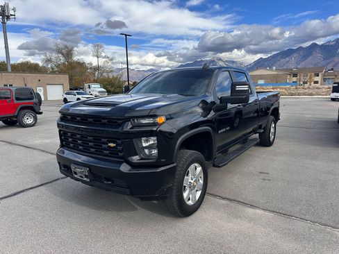 Used 2022 Chevrolet Silverado 2500 Custom w/ Custom Value Package image 3
