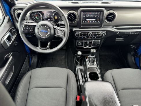 Used 2023 Jeep Wrangler Unlimited w/ Convenience Group AWD/4WD image 14
