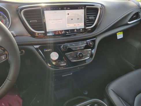 New 2026 Chrysler Pacifica Select w/ S Appearance Package AWD/4WD image 19