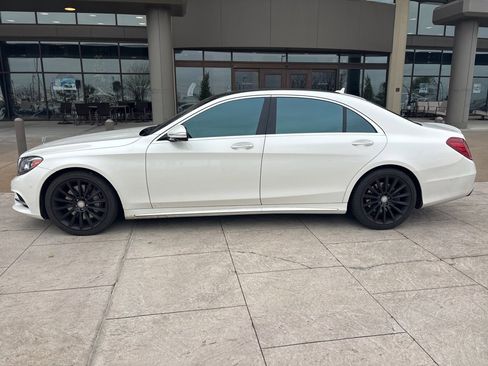 Used 2017 Mercedes-Benz S 550 Sedan image 2