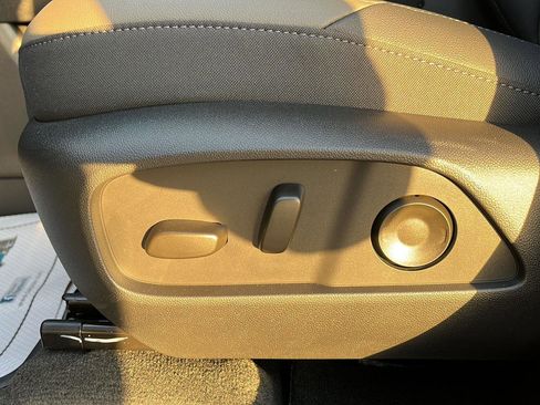 New 2026 Chevrolet Equinox LT w/ Convenience Package II image 23