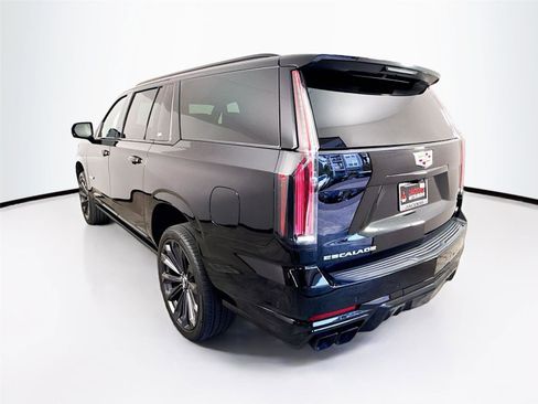 Used 2025 Cadillac Escalade ESV V AWD/4WD image 28
