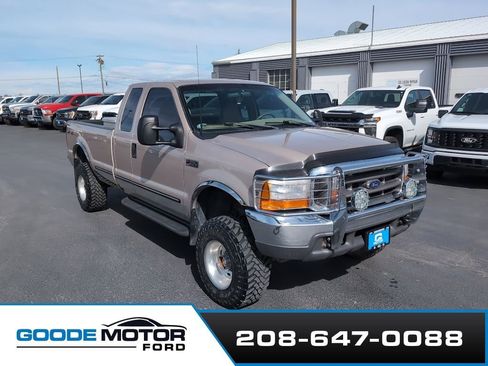 Used 1999 Ford F250 Lariat image 1