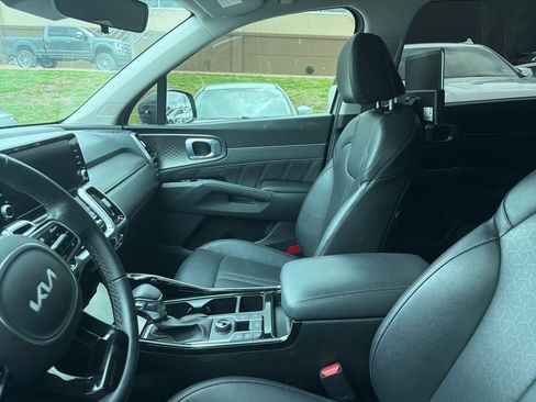 Used 2022 Kia Sorento SX image 2