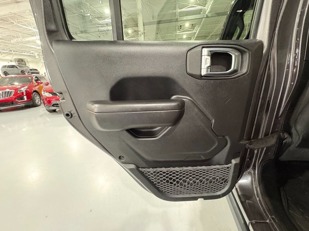 Used 2021 Jeep Wrangler Unlimited Rubicon AWD/4WD image 41