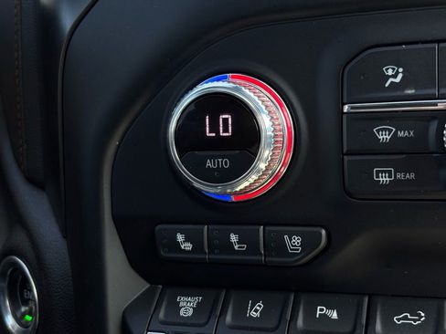 Used 2022 GMC Sierra 2500 AT4 w/ AT4 Premium Plus Package image 49