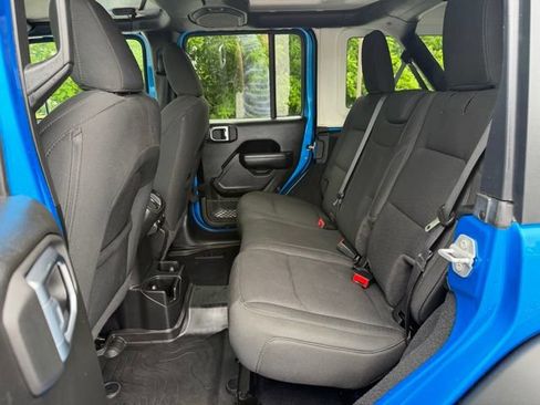 Used 2022 Jeep Wrangler Unlimited Sport AWD/4WD image 18