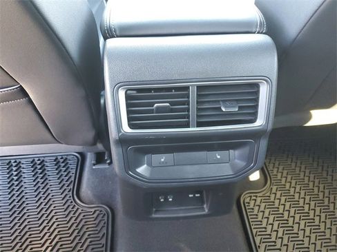 Used 2024 Volkswagen Atlas Cross Sport SEL Premium R-Line image 17