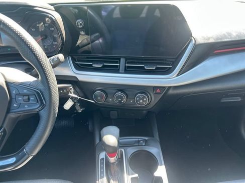 Used 2024 Chevrolet Trax RS w/ Sunroof Package FWD image 19