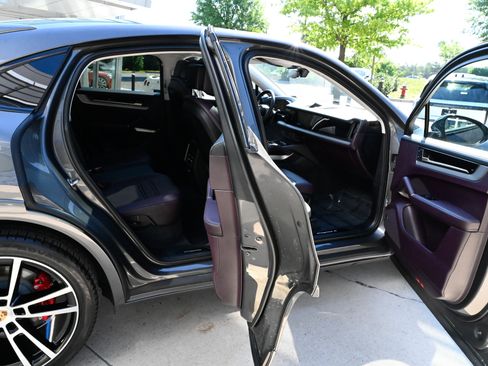 Used 2025 Porsche Cayenne S AWD/4WD image 52