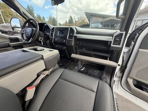 Used 2017 Ford F350 XLT w/ Camper Package image 29