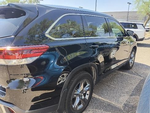 Used 2018 Toyota Highlander Limited Platinum AWD/4WD image 18