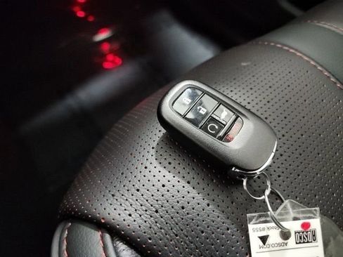 Certified 2025 Honda Pilot Black Edition image 39