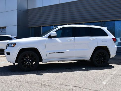 Used 2020 Jeep Grand Cherokee Altitude image 2