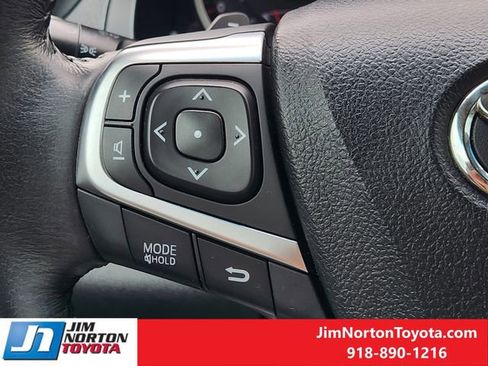 Used 2016 Toyota Camry SE FWD image 29