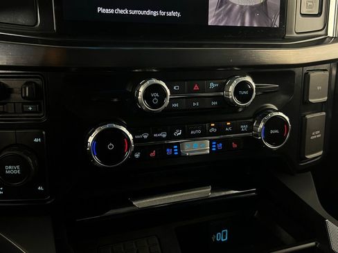 Used 2025 Ford F250 Lariat w/ Chrome Package image 17