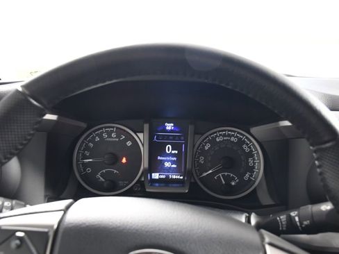 Used 2017 Toyota Tacoma Limited w/ Tow Package image 30