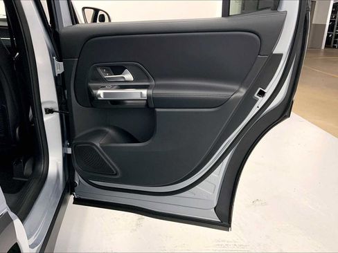 Used 2026 Mercedes-Benz GLB 250 image 12