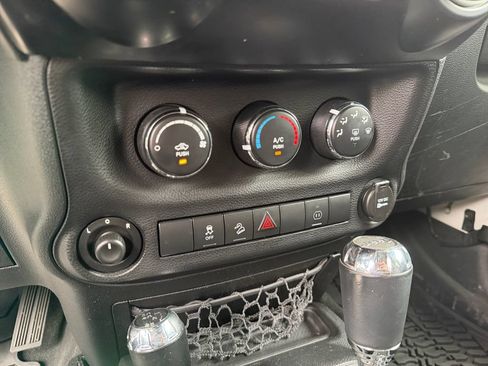 Used 2012 Jeep Wrangler Unlimited Sahara w/ Dual Top Group AWD/4WD image 25