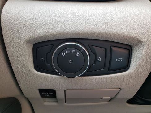 Used 2017 Lincoln Continental Select AWD/4WD image 29