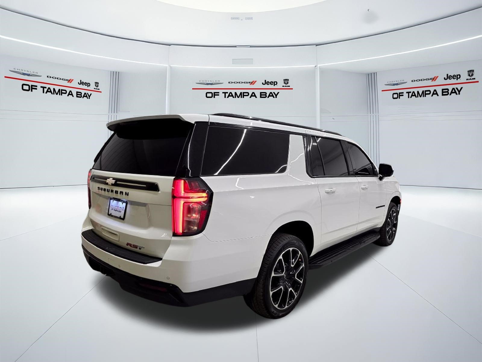 Used 2024 Chevrolet Suburban RST RWD image 6