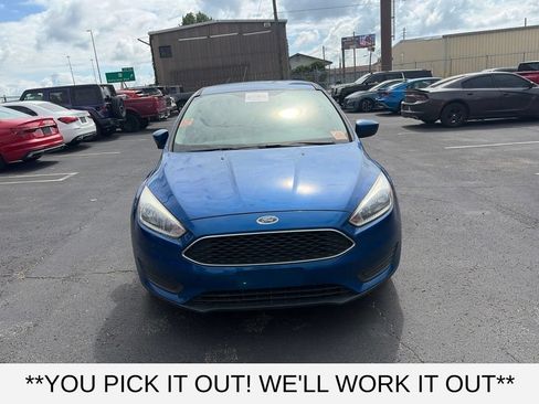 Used 2018 Ford Focus SE FWD image 2