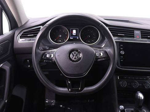 Used 2020 Volkswagen Tiguan SE FWD image 13