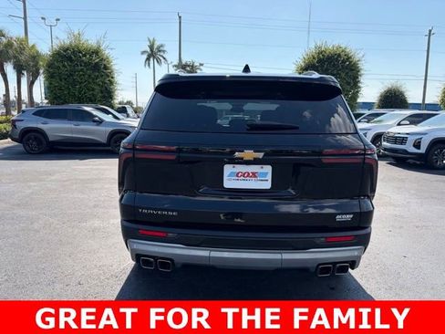 Used 2025 Chevrolet Traverse LT w/ Sun and Wheel Package FWD image 5