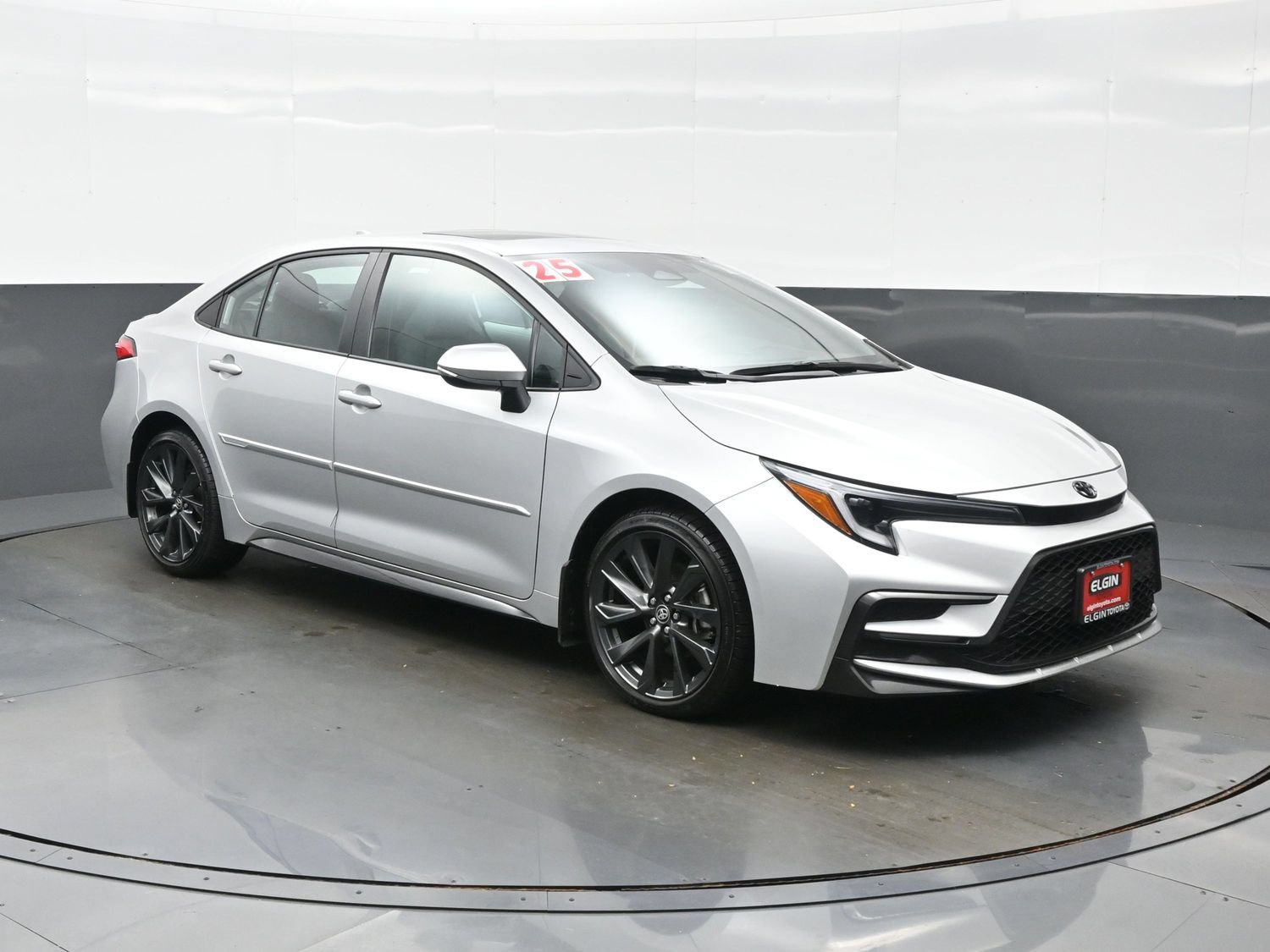 Used 2025 Toyota Corolla SE w/ SE Premium Package FWD image 8