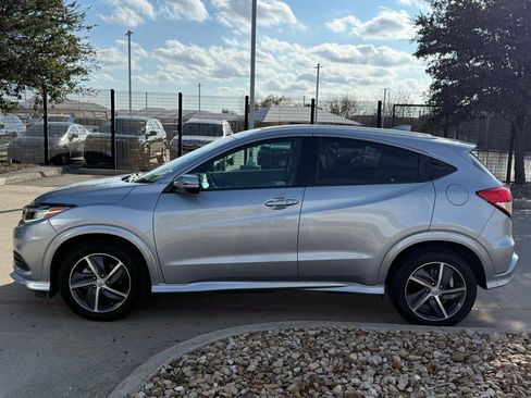Used 2019 Honda HR-V Touring image 2