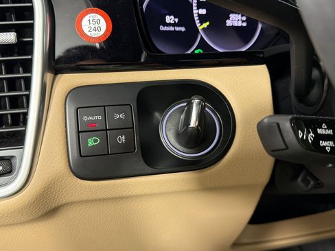 Certified 2023 Porsche Cayenne Platinum Edition AWD/4WD image 26