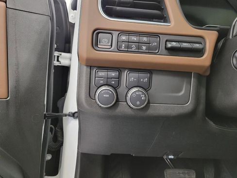 Used 2022 Chevrolet Suburban High Country AWD/4WD image 11