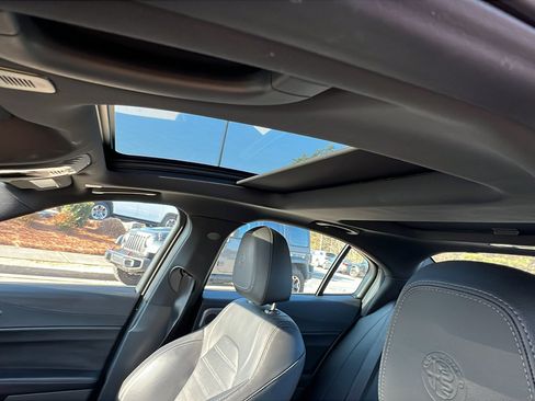 Used 2022 Alfa Romeo Giulia Veloce image 18